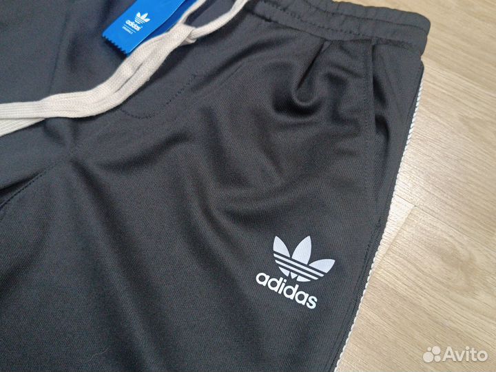 Спортивные брюки Adidas с лампасами