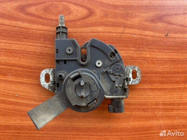 Замок капота Ford Focus 2 седан qqdb 2007