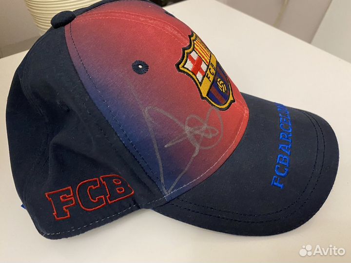 Бейсболка с автографом Карлеса Пуйоля Барселона