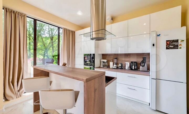 Дом 270 м² на участке 6 сот.