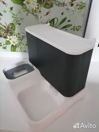 Кормушка для кошек и собак