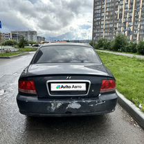 Hyundai Sonata 2.0 MT, 2005, битый, 310 000 км, с пробегом, цена 120 000 руб.