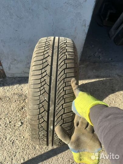 Michelin Agilis 215/65 R16