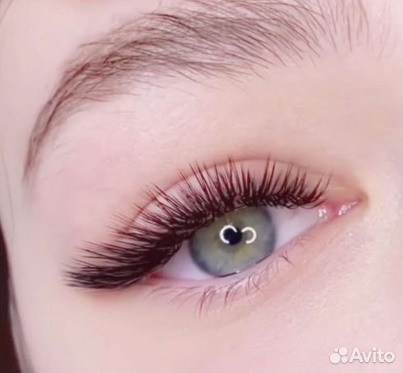 Наращивание ресниц и оформление бровей