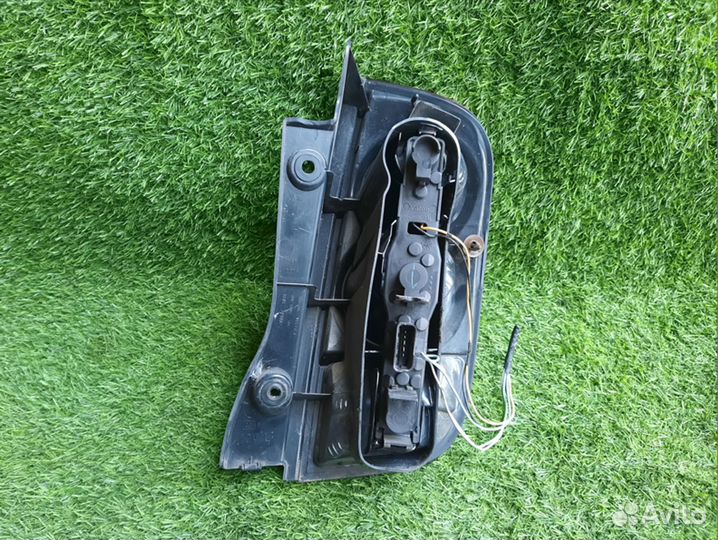 1424 Стоп-сигнал задний левый Nissan March III K12