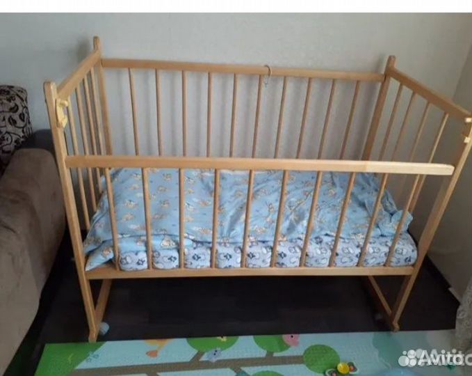 Детская кровать с маятником и матрасом бу