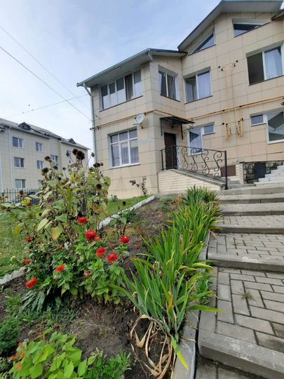 2-к. квартира, 65 м², 1/2 эт.