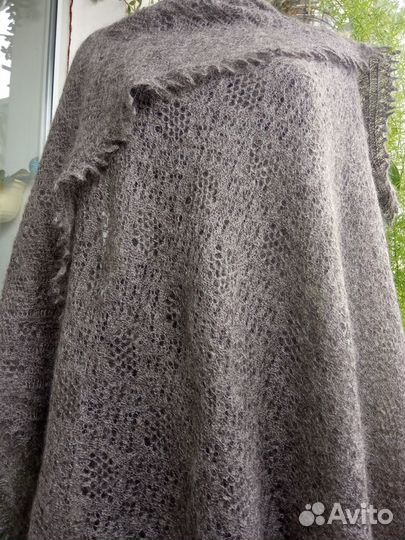 Шаль пуховая ручной вязки 