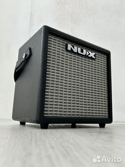 Гитарный комбоусилитель