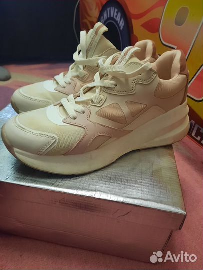 Кроссовки stradivarius 38