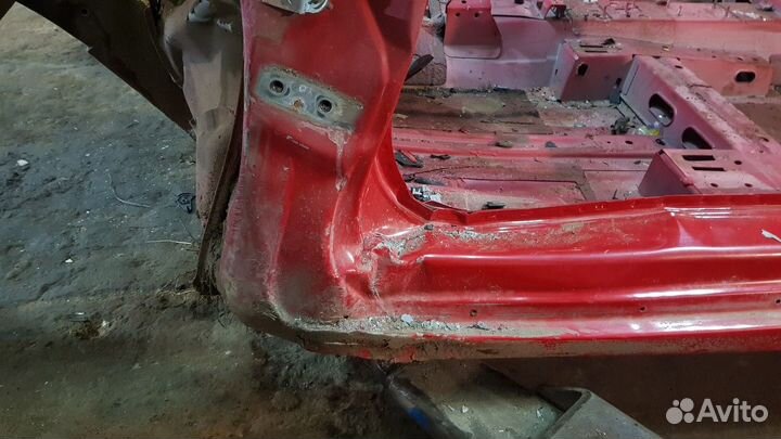 Порог с центральной стойкой левый