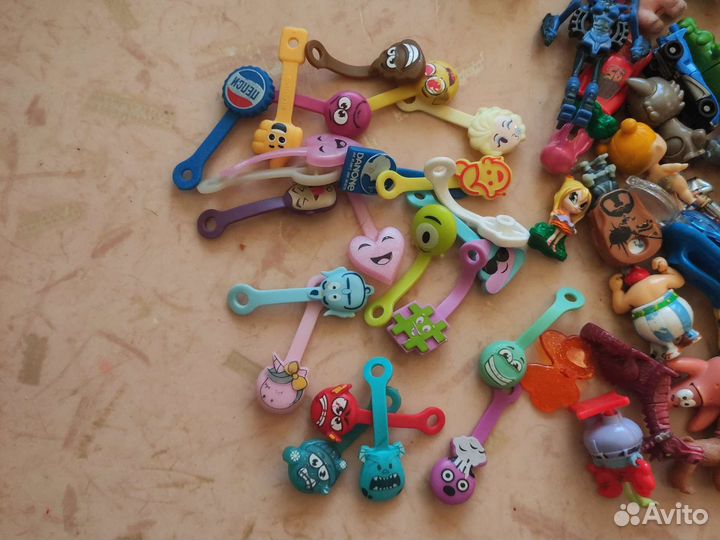 Игрушки киндер, скрепы одним лотом