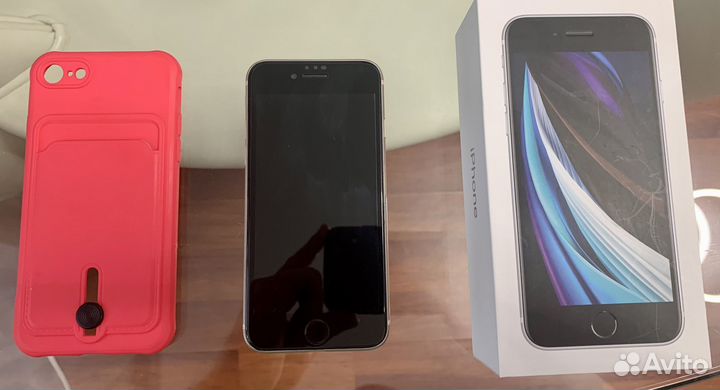 iPhone SE, 64 ГБ