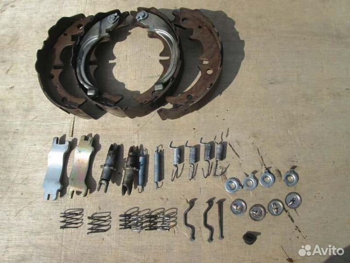 Механизм стояночного тормоза Toyota Mark Ii GX100