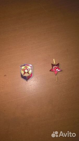 Значки: вдпо (две штуки) и звездочка СССР