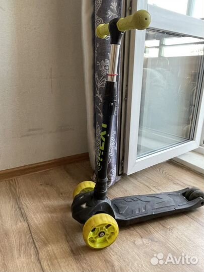 Самокат трехколесный