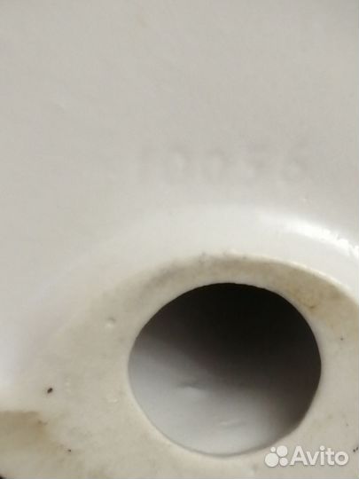 Фарфоровая статуэтка Путти с мячом германия