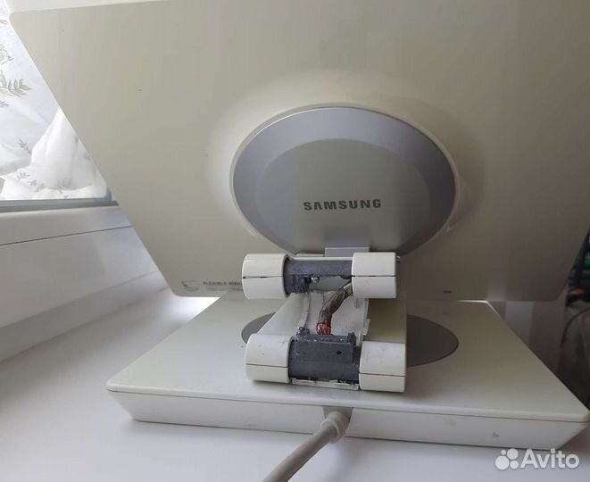 Монитор Samsung 770P