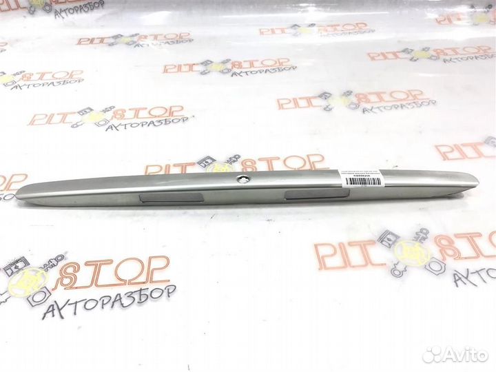 Накладка крышки багажника Toyota Camry (ACV30,MCV