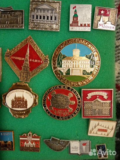 Значки Москва,Питер