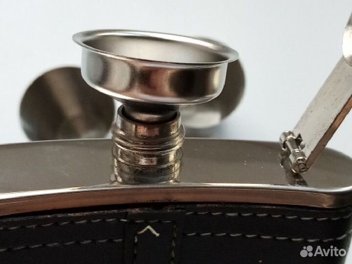 Набор Фляжка с воронкой и стопками