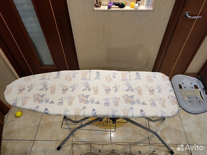 Гладильная доска с розеткой