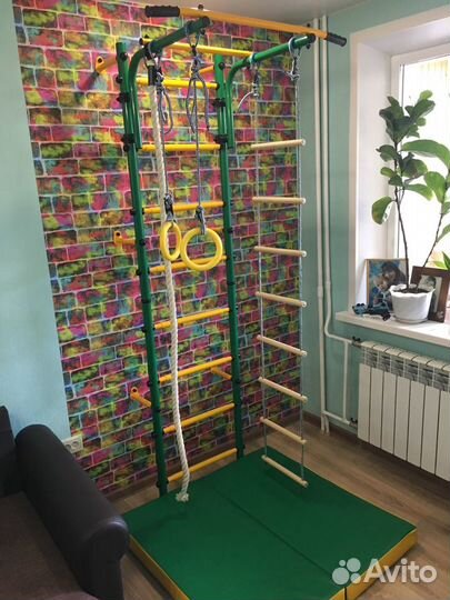 Шведская стенка с безопасным покрытием