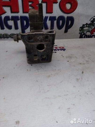 Подушка двигателя передняя Toyota Prius хэтчбек