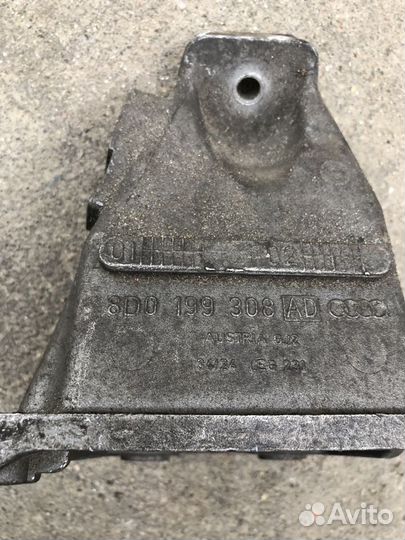 Кронштейн двигателя VAG 8D0199308AD