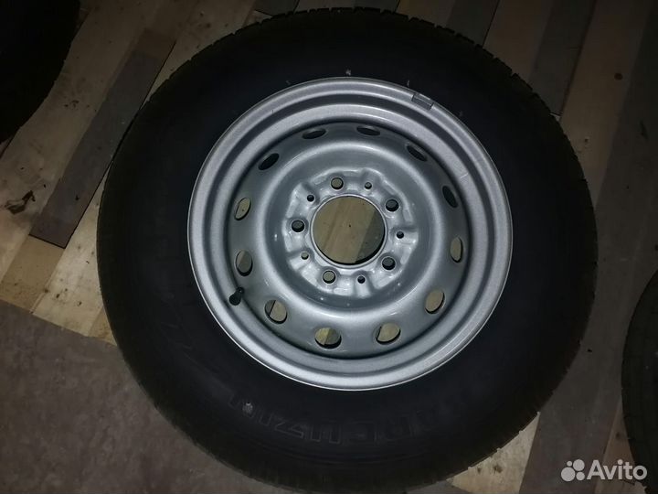 Колесо Niva Travel 205/70 R15 в сборе
