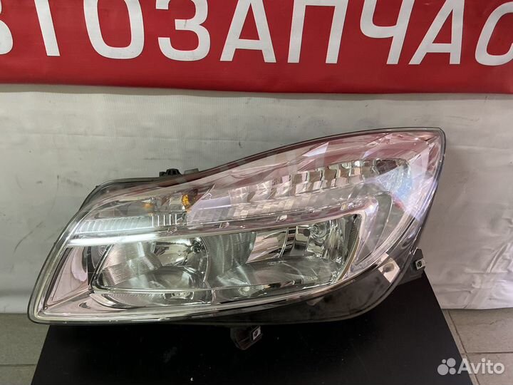 Opel Insignia A 2008-2013 фара передняя
