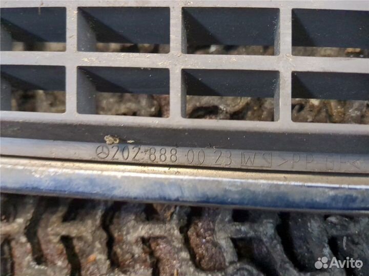 Решетка радиатора Mercedes C W202, 1999