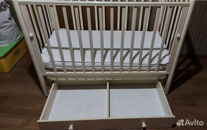 Детская кроватка с маятником Gandylyan