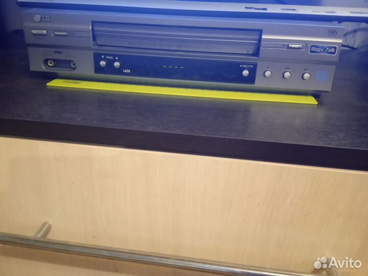 Видеомагнитофон lg l428