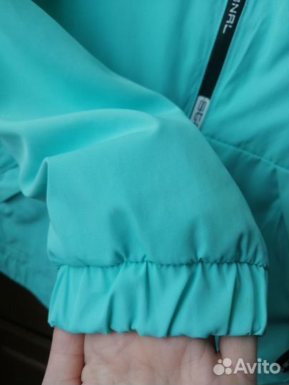 Классная ветровка на лето женская зеленая 44р