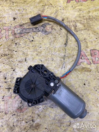 Мотор стеклоподъемника передний правый Nissan