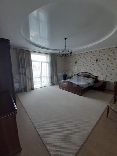 Дом 384 м² на участке 10 сот.