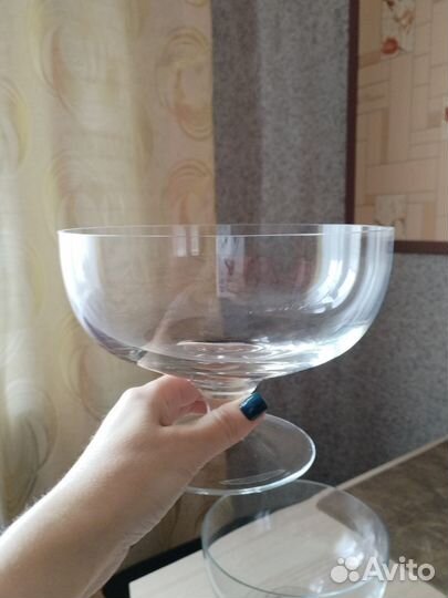 Ваза для фруктов на ножке