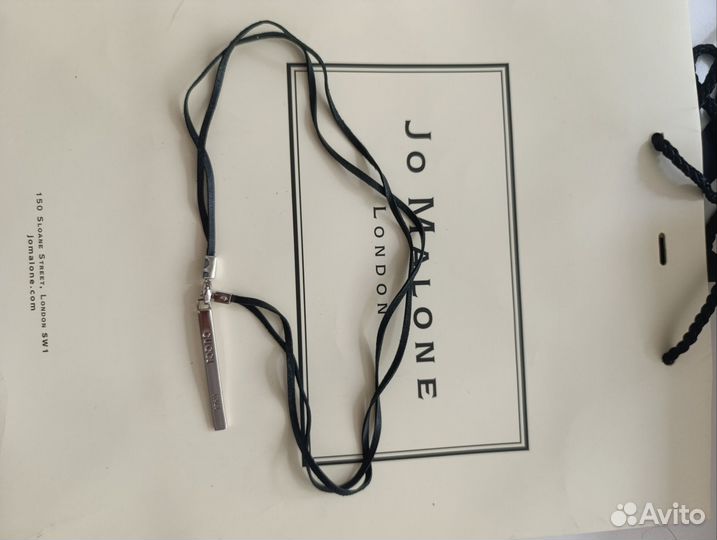 Подвеска Gucci на кожаном шнурке новое