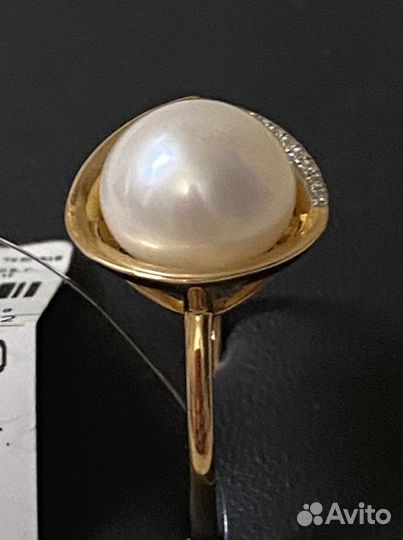 Кольцо золотое с жемчугом и бриллиантами
