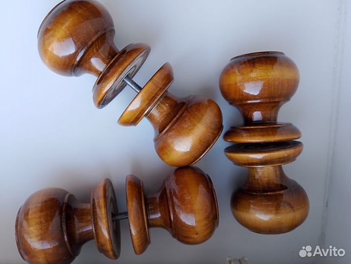 Комплект деревянных ручек на двери