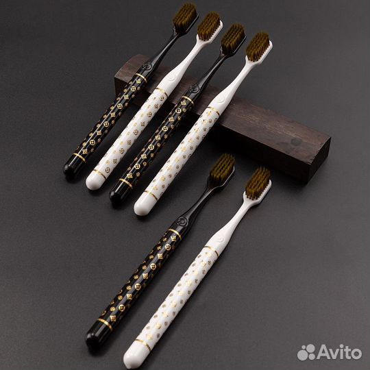 Зубная щетка