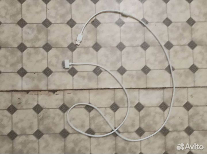 Зарядка на айфон 4