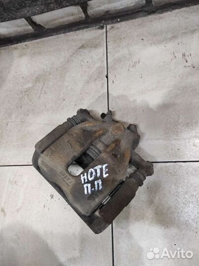 Суппорт тормозной передний правый Nissan Note E 11