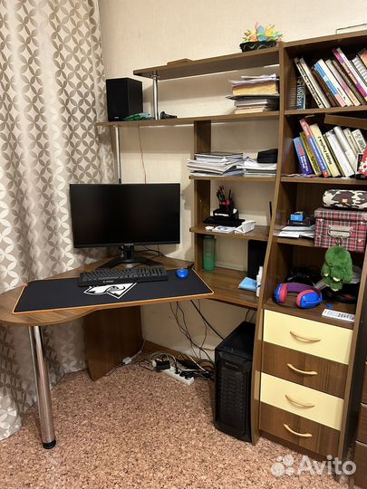 Компьютерный стол