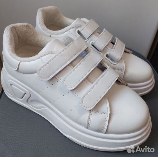 Кроссовки женские 37