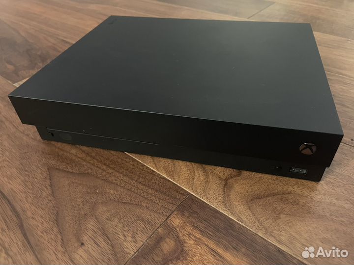 Xbox one x 1Tb + черный геймпад + игра fifa 18