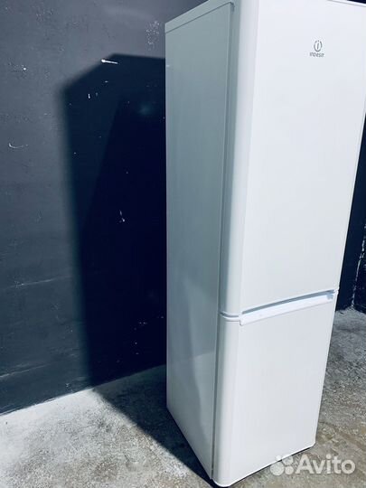 Холодильник Indesit