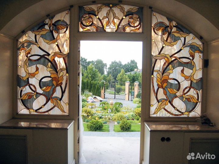 Витраж в окне