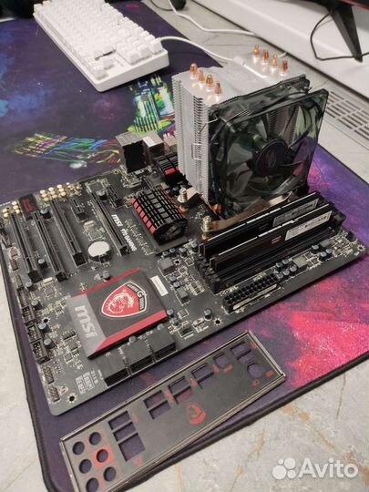 Материнская плата с процессором и памятью